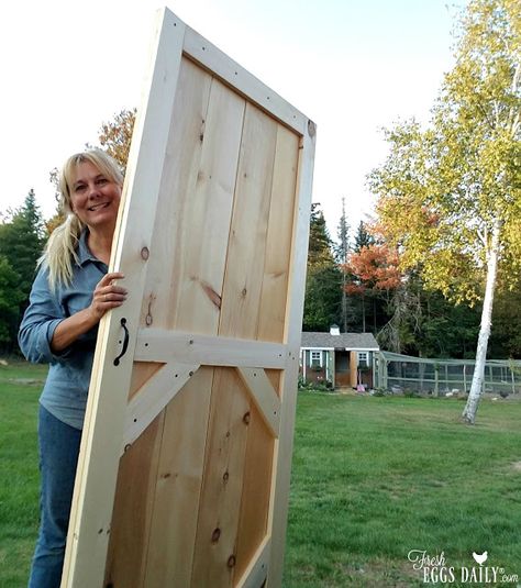 How To Make A Chicken Coop Door, Chicken House Door Ideas, Coop Doors Ideas, Diy Coop Door, Chicken Coop Doors Diy How To Build, Chicken Coop Door Diy, Chicken Coop Door Ideas, Chook House, Diy Chicken Coop Ideas