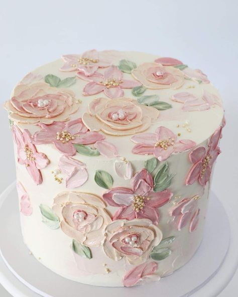 Zoe Clark cakes fb Buttercream Pink Cake, Butter Cream Floral Cakes, Pastel Flower Cake Birthday, Wedding Cakes With Icing Flowers, Pretty Floral Cakes, How To Paint Flowers On Cake, Pink Flower Wedding Cake, Painted Flowers Cake, Pastel Pink Cake Aesthetic