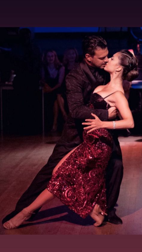 Argentine Tango Dancers Maria & Leandro Palou Tango Poses, Tango Dancers, Tango Dance, Argentine Tango, Strictly Come Dancing, Covent Garden, Central London, Dance Class, Tango