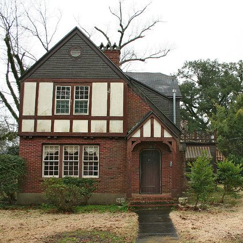 After years of neglect, this Alabama home gets a major renovation and is transformed into a breathtaking space worthy of a spot on the small screen. Small Tudor Style Homes, Tutor Style Homes, Tudor House Exterior, Cottage Makeover, English Cottage Interiors, German Houses, Tudor Cottage, Tudor Style Homes, Craftsman Style Homes