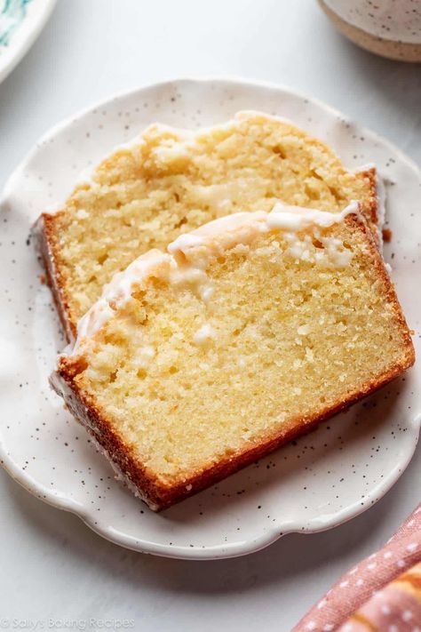 Extra moist, soft, and buttery lemon loaf pound cake is a cinch to make, and tastes divine under a generous layer of lemon icing. Like a coffee shop lemon loaf, but made with simple ingredients and fresh-as-can-be flavors! Recipe on sallysbakingaddiction.com Coffee Shop Pastries, Moist Lemon Loaf, Easy Lemon Loaf, Loaf Pound Cake, Greek Yogurt Cake, Iced Lemon Pound Cake, Lemon Loaf Recipe, Lemon Loaf Cake, Lemon Icing