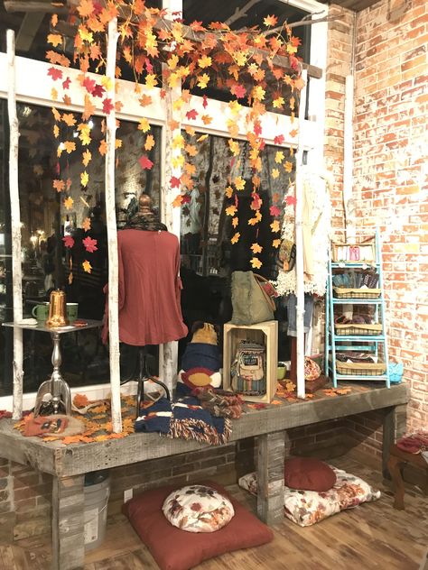 Fall window display Fall Retail Display, Fall Store Window Displays, Fall Store Displays, Fall Window Display, Boutique Window Displays, Autumn Window Display, Store Front Windows, Fall Windows, Window Display Retail