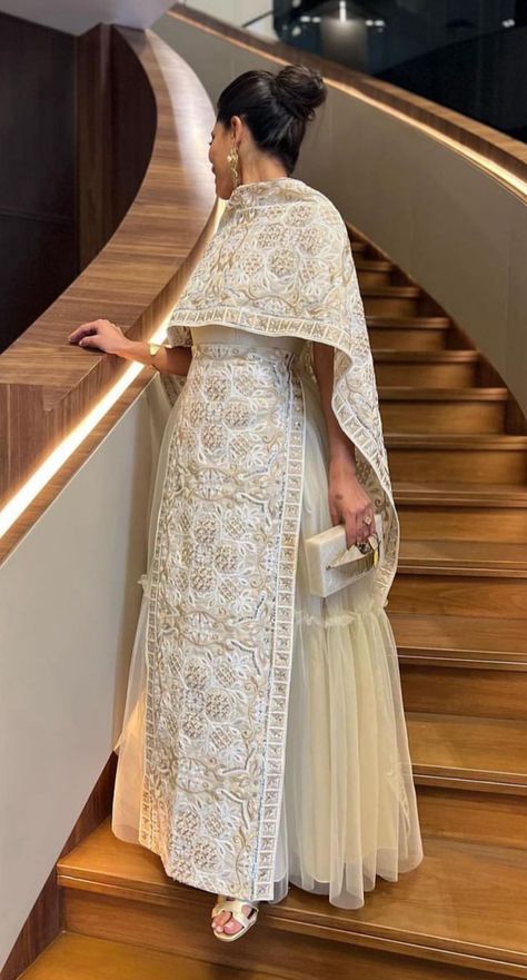 Mini Dress Outfit, White Mini Dress Outfit, Outfit Night, Pakistani Fancy Dresses, Mode Abaya, Eid Dresses, Dress With Sleeves, Elegant Dresses Classy, Platform Clogs