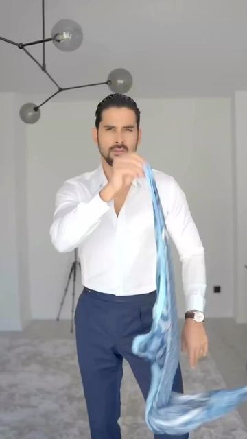 @mensweartutorial on Instagram: "Way to tie scarf" Simpul Dasi, Mens Scarf Fashion, Dapper Gentleman Style, Guys Fashion Casual, Tie A Scarf, Stylish Mens Suits, Mode Mantel, Mens Business Casual Outfits, Classy Outfits Men