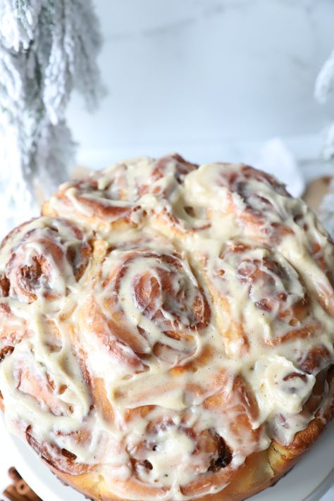 Gingerbread Cinnamon Rolls, Cinnabon Rolls, Cinnamon Roll Frosting, Brioche Dough, Rolls Homemade, Brown Butter Frosting, Cinnamon Roll Cookies, Sugar Frosting, Chocolate Candies