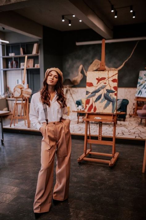 Cute Painter Outfit, Painter Outfit Aesthetic, Artist Outfit Style, Painter Outfit, Couples Canvas Painting, Painter Photography, Canvas Painting For Beginners, Easy Flower Painting, Canvas For Beginners