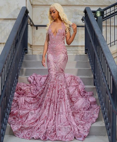 Pink And Gold Prom Dress, Baby Pink Prom Dresses, Diamond Prom Dresses, Homecoming Pics, Occasional Dresses, Pink Prom Dresses Mermaid, Light Pink Prom Dress, Prom Couples, Senior Ideas