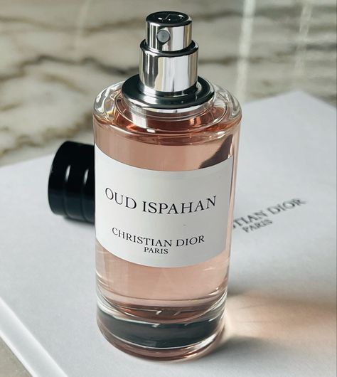 Victoria Secret Perfume Collection, Koleksi Parfum, Christian Dior Perfume, Aloe Vera For Face, Oud Perfume, Perfume Display, Fragrances Perfume Woman, Perfume Photography, Pink Perfume