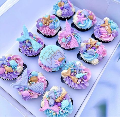 Mermaid Cupcake Cake, Mermaid Cake Pops, Little Mermaid Cupcakes, Little Mermaid Cakes, Mermaid Birthday Party Decorations, Mermaid Theme Birthday Party, Mermaid Cupcakes, Cupcake Decorating Tips, Mermaid Birthday Cakes