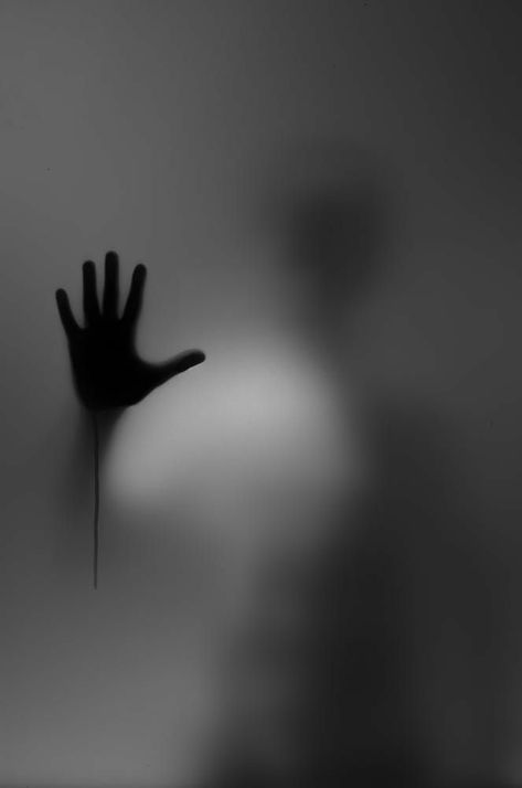 Scary Photography, Images Terrifiantes, Horror Photography, Scary Wallpaper, رعب نفسي, Fotografi Vintage, Shadow Photography, Black Phone Wallpaper, Shadow Art