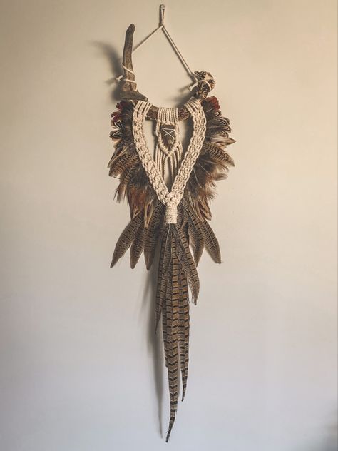 Macrame With Feathers, Pheasant Feather Decor Diy, Macrame Antler Diy, Macrame With Antlers, Macrame On Antlers, Macrame Deer Antlers, Macrame Antlers Wall Hangings, Viking Macrame, Bone Macrame