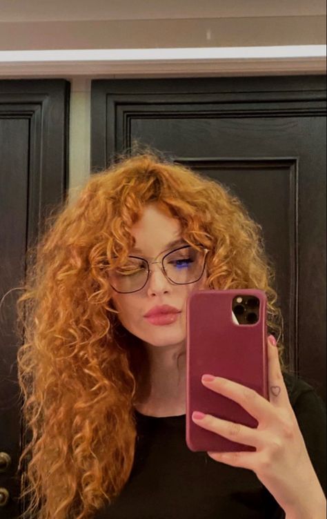 Curly Ginger Hair, Hairstyle Color, Strawberry Hair, Red Curly Hair, Curly Hair Photos, Ginger Hair Color, Copper Hair Color, Curly Girl Hairstyles, Orange Hair