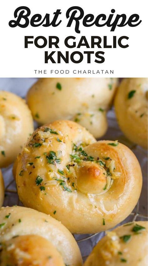 These soft and chewy Garlic Knots are bursting with garlicky, buttery flavor, making them the perfect rolls for your Thanksgiving or Easter table. Perfect for a dinner roll, they're so delicious that one is never enough, and they might just become a meal on their own! Quick Garlic Rolls, Garlic Butter Knots, Garlic Rolls Homemade, Quick Garlic Knots, Garlic Bread Knots, Garlic Rolls Recipe, Garlic Butter Rolls, Garlic Dinner Rolls, Easy Dinner Desserts