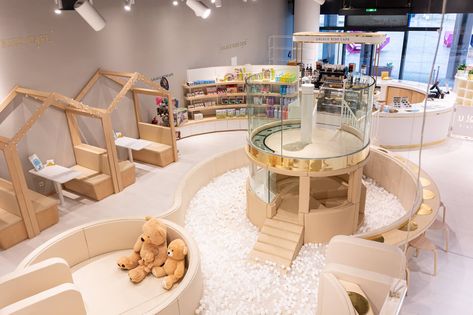 Dream Playroom Luxe, Soft Play Cafe Ideas, Cafe With Play Area, Soft Play Cafe, Cafe Playhouse, Kids Cafe Ideas, Play Cafe Ideas, Kids Cafe Interior, Inside Playground