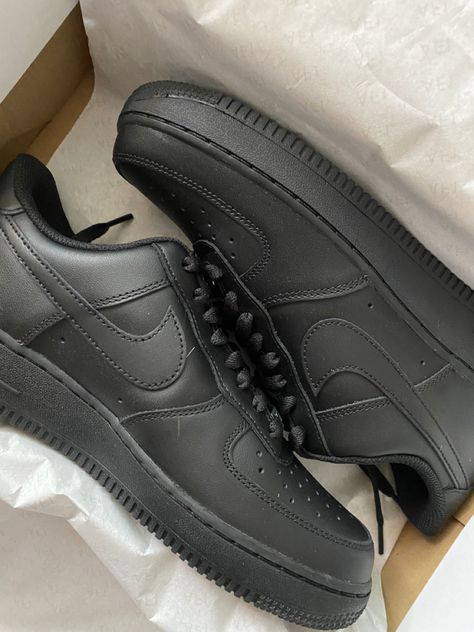 Air Force Noir, Black Air Force 1 Outfit, Air Force 1 Noir, Nike Air Force Ones Outfit, Nike Air Force Black, Zapatillas Nike Air Force, Black Force, Black Air Force 1, Air Force One Shoes