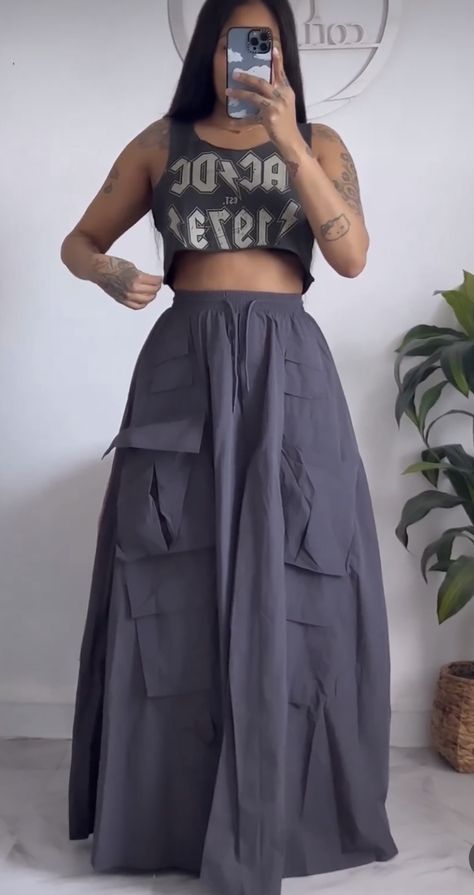 Long Loose Skirt Outfit, Cargo Long Skirts, Long Cargo Skirt Outfit, Techwear Skirt, Cargo Skirt Outfit, Cargo Skirts, Afro Punk Fashion, Big Skirts, African Inspired Clothing