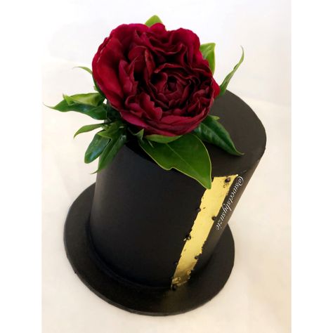 Black N Gold Cake, 29 Birthday Cakes For Him, 30 Bday Ideas, 29th Birthday Cakes, Black And Gold Birthday Cake, Black And Gold Cake, Gold Birthday Cake, Rock N Roll Party, Birthday Cake For Him