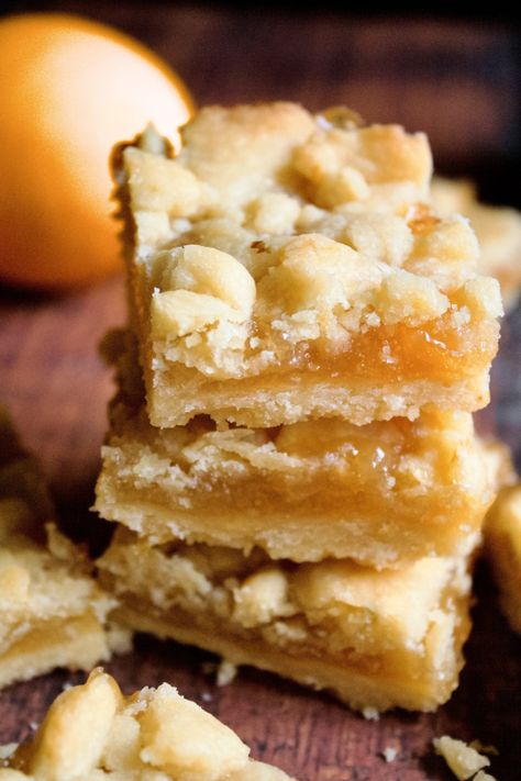 Lemon Curd Bars Recipe, Shortbread Crumble, Lemon Curd Dessert, Shortbread Desserts, Shortbread Bars Recipes, Lemon Shortbread, Lemon Curd Recipe, Shortbread Bars, Crumble Bars