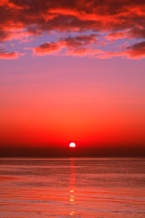 colour my world on tumbler Sunset Iphone Wallpaper, Beach Sunrise, Red Sunset, Have Inspiration, Amazing Sunsets, Sunset Wallpaper, Beautiful Sunrise, Beautiful Nature Wallpaper, Sunset Pictures