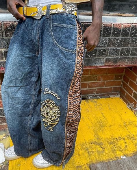 Custom Clothes Diy, Diy Y2k, Y2k Baggy Jeans, Nice Ideas, Merch Ideas, Diy Clothes Design, Concept Clothing, Zipper Jeans, Clothes Diy