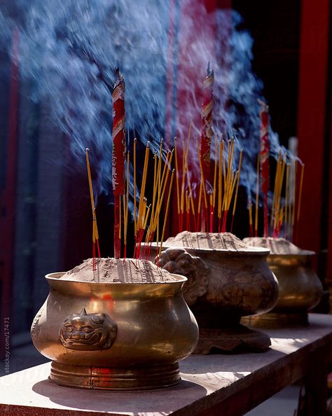 Incense Photography, Burning Inside, Chinese Temple, Symbiotic Relationships, Central Asia, Incense Sticks, Chinese Culture, Nouvel An, Screen Savers