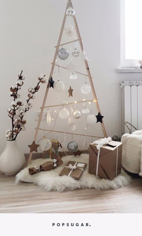 Alternative Christmas Trees, Christmas Apartment, Alternative Christmas, Alternative Christmas Tree, A White Christmas, Wooden Christmas Trees, Easy Christmas Diy, Cat Christmas, Christmas Tree Themes