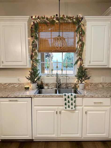 Ourwintonhome's Amazon Page Christmas Kitchen Window, Kitchen Window Decor, Pinecone Garland, Christmas Apartment, Cozy Christmas Decor, Christmas Window Decorations, Berry Garland, Green Garland, Christmas Decor Inspiration