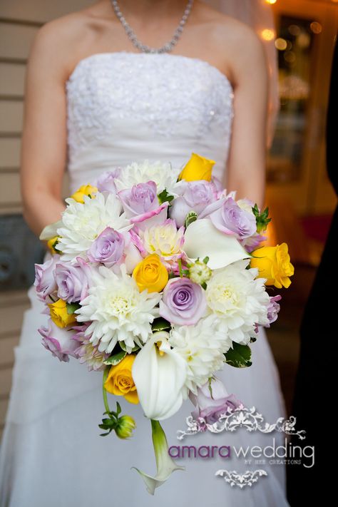 Cascade bridal bouquet using Dalia, Roses & Calla Lilies #Vancouver #wedding Bouquet Design & Photography by www.amarawedding.com Cascade Bridal Bouquet, White Calla Lilies, Roses Yellow, Cascading Bridal Bouquets, Purple Lily, Flower Purple, Floral Trends, Purple Wedding Flowers, Bouquet Ideas