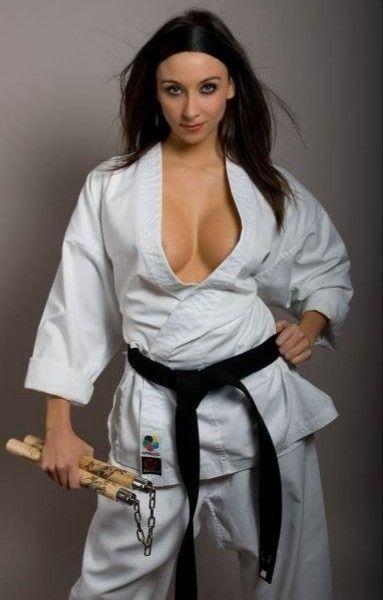 Ye gods..what a woman Muay Thai Women, Onna Bugeisha, Martial Arts Gi, Jiu Jitsu Women, Women Karate, Martial Art Uniform, Traditional Martial Arts, Girl Train, Female Martial Artists