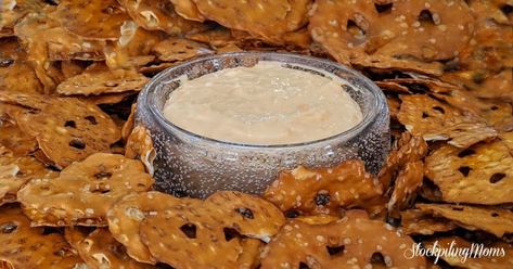 Old English cheese dip Old English Cheese Dip, Old English Cheese Recipes, Cheese Ball Recipes Easy, English Cheese, Cheddar Dip, Pretzel Cheese, Party Bites, Ball Recipes, Bacon Appetizers