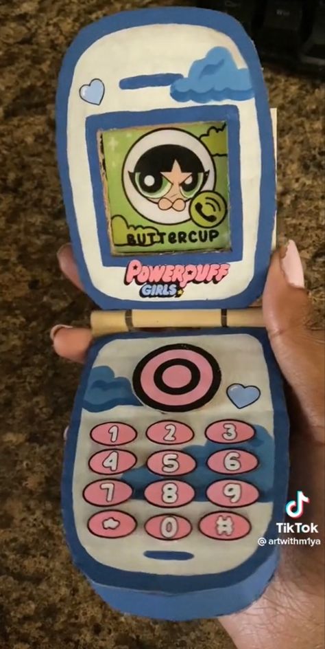 Hello Kitty Paper Phone, Y2k Craft Ideas, Cardboard Tamagotchi Template, Cardboard Flip Phone Tutorial, Cardboard Tamagotchi, Hello Kitty Flip Phone Template, Cardboard Flip Phone Template, Cardboard Flip Phone, Flip Phone Template