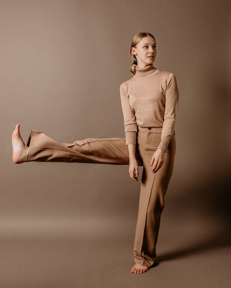 Neutral Color Photoshoot Outfit, Nude Color Photoshoot, Beige Photoshoot, Neutral Photoshoot, Monochromatic Photoshoot, Group Shoot, Color Exploration, Zara Models, Clothing Aesthetics