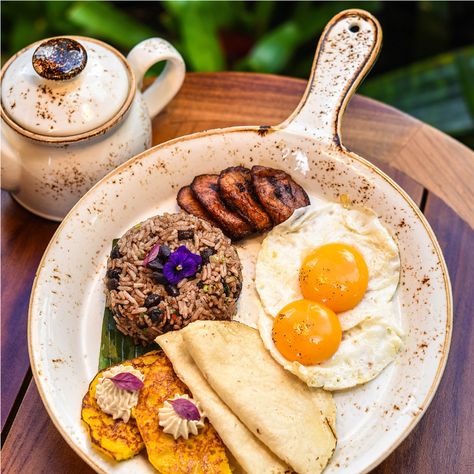 We start the month of independence celebrating with a traditional dish! Did you know that throughout Costa Rica there are several variants of the Gallo Pinto? Each zone gives it its own personal touch, some make it more toasted and others add more onion, sweet chili and cilantro. Have you had the opportunity to try it? Tell us about your experience! #GalloPinto #CostaRica #PuraVida #CostaRicanTraditions Gallo Pinto Costa Rica, Fortuna Costa Rica, Gallo Pinto, Costa Rican, Costa Rica Travel, Hot Spring, Sweet Chili, Luxury Spa, Spa Treatments