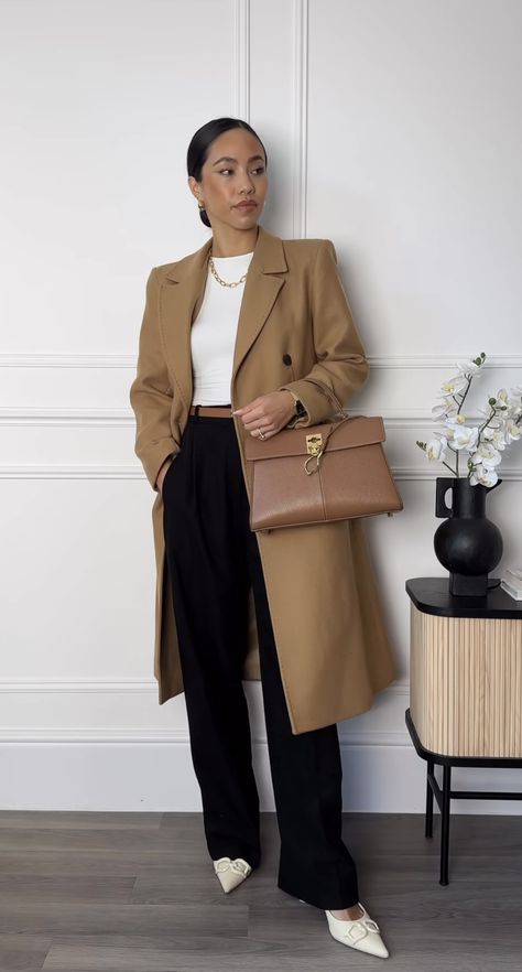 Mac Outfit, Chic Feminine Style, 10 Winter Outfits, Slacks Outfit, Faux Shearling Vest, Diy Fashion Scarf, Look Office, Cute Work Outfits, Over 60 Fashion