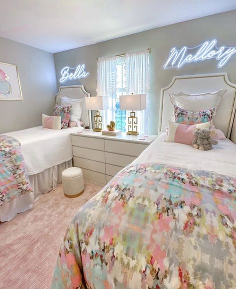 Dorm Room Pastel Colors, Dorm Vision Board, Auburn Quad Dorm, Dorm Room Ideas Ole Miss, Colorful Dorm Ideas, Room Inspo Dorm, Dorm Room Inspiration Minimalist, Laura Park Dorm Room, Tutwiler Dorm Alabama