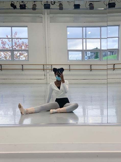 Dance Aesthetic Black Woman, Black Ballet Aesthetic, Ballerina Outfit Dancers, Black Ballerina Outfit, Black Ballerina Aesthetic, Dancer Things, Class Fits, Ballet Princess, Black Dancers