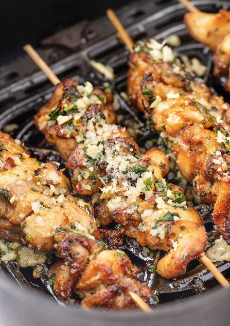 Air Fryer Garlic Parmesan Chicken, Garlic Parmesan Chicken Skewers, Parmesan Chicken Skewers, Air Fryer Garlic, Chicken Skewer Recipe, Air Fried Food, Nails Yellow, Easy Healthy Dinner Recipes, Air Fryer Oven Recipes