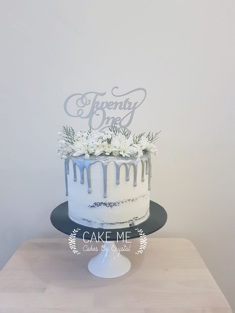 Platinum Birthday Cake, Silver 21st Birthday Cake, Cake Silver Birthday, Silver And White Birthday Cake, 25th Anniversary Cake For Parents, Silver Cake Ideas, Silver Drip Cake, Bff Cake, White And Silver Cake