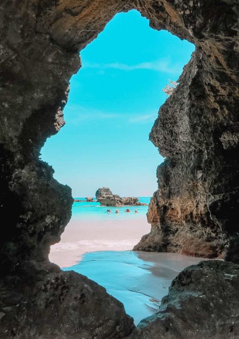 An Afternoon at Horseshoe Bay Beach, Bermuda - Hand Luggage Only - Travel, Food & Photography Blog Bermuda Travel, Horseshoe Bay, Tropical Travel, Hand Luggage, Home Inspiration, 판타지 아트, Beautiful Places To Travel, Beautiful Places To Visit, Travel Inspo