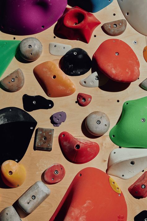 Indoor Bouldering, Bouldering Gym, Indoor Rock Climbing, Climbing Holds, Indoor Climbing, Mood Images, Climbing Gym, Tattoo Project, Rock Climbers