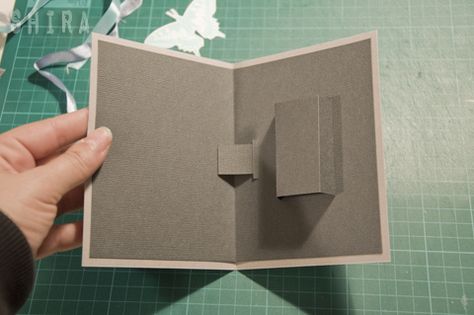 Automatic sliding tab card tutorial by Little Green Box Origami Template, Bendy Cards, Pop Up Card Templates, Interactive Card, Card Making Templates, Slider Cards, Paper Pop, Action Cards, Card Folds