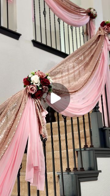 Kaur Decor Dallas | DESI EVENT DECORATOR on Instagram: "Harmans beautiful wedding home 💖💖  Our client requested stair drapings, back wall backdrop and an entry way backdrop ✨✨  💌 DM/Email for a quote 🔗 Fill out our inquiry form and we’ll reach out to you!   #dfweventdecorator #eventdecor #dallasdecorator #southasianwedding #indiandecoration #dallasindiandecorator #dfwindianwedding #eventdecorator #engagementdecoration #weddingdecoration #dallaswedding #dfwbrides #dfwweddings #southasianbride #pakistaniwedding #pakistanibride #dfwphotographer #eventdecor #indianevents #nepaliwedding #bengaliwedding #southasianwedding #dallasweddingvenues #modernweddingdecor #weddinginspo #weddinghomedecor #homeweddings" Stairs Decor Wedding, Home Decor Wedding Indian, Stairs Wedding Decoration, Simple Stage Decorations Wedding Backdrop Ideas, Entry Decorations Wedding, Home Decor For Wedding Indian, Stairs Decoration Wedding, Wedding Home Decoration Indian, Indian Wedding Home Decor