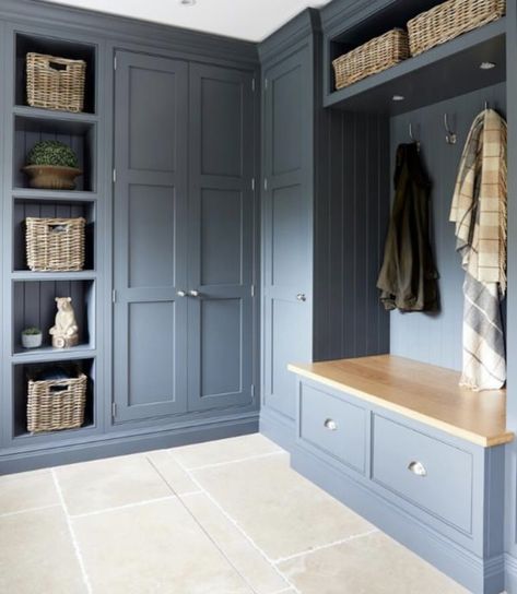 Boot Room Utility, Sas Entree, Utility Room Designs, Open Plan Kitchen Dining Living, Mudroom Decor, Laundry Room Layouts, Limestone Wall, Open Plan Kitchen Dining, Mud Room Storage