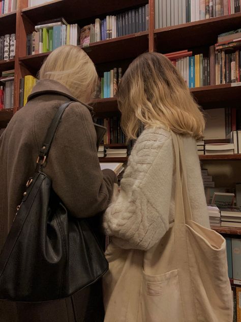 Books, bookshopping, fall outfits, cozy Book Launch Aesthetic, Cozy Friends Aesthetic, Book Date Aesthetic, Book Shopping Aesthetic, Recreate Pictures, List Aesthetic, Book Friends, Shopping Aesthetic, Book Shopping