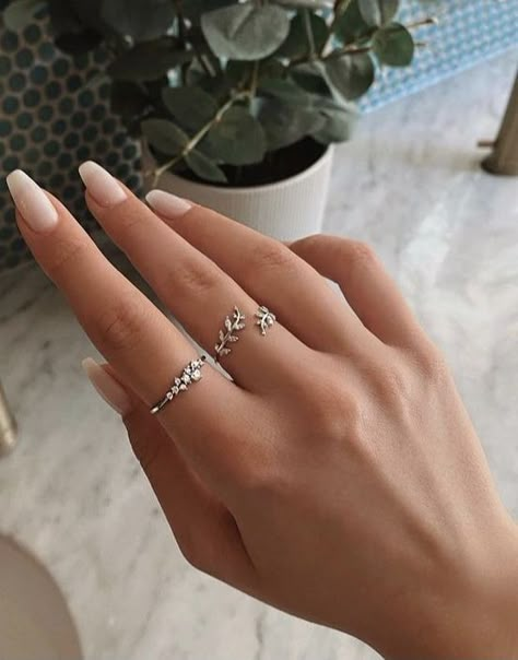 Aesthetic Prom Jewelry, Prom Earrings Silver Simple, Prom Jewellery Ideas, Prom Silver Accessories, Silver Ring Set Simple, Silver Jewellery For Prom, Prom Jewelry Rings, Prom Excessories, Prom Rings Silver