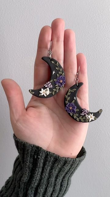 Amber Rae ❀ Handmade Nature Inspired Polymer Clay Earrings on Instagram: "Magical Mushroom Moon Earrings🍄✨ I’m basically drooling over the indigo purple color of the flowers on these bad boys. . . . . #moonearrings #witchyjewelry #handmadejewelry #polymerclayearrings #polymerclayartist #wearableart #handmadeearrings #darkaesthetic #earringdesign #earringart #dangleearrings #etsyfinds #etsyartist #etsyearrings #clayjewelry #mushroomearrings #mushroomjewelry #darkcottagecore #cottagecoreaesthetic #whimsigoth #whimsical #earringshandmade #shopsmall #slowmade #madetoorder #floralearrings #polymerclayflowers" Cool Clay Earrings, Polymer Clay Witchy Crafts, Polymer Clay Earrings Flowers, Witchy Polymer Clay Ideas, Purple Polymer Clay Earrings, Jeweled Flowers, Mushroom Jewelry, Polymer Inspiration, Witchy Jewelry