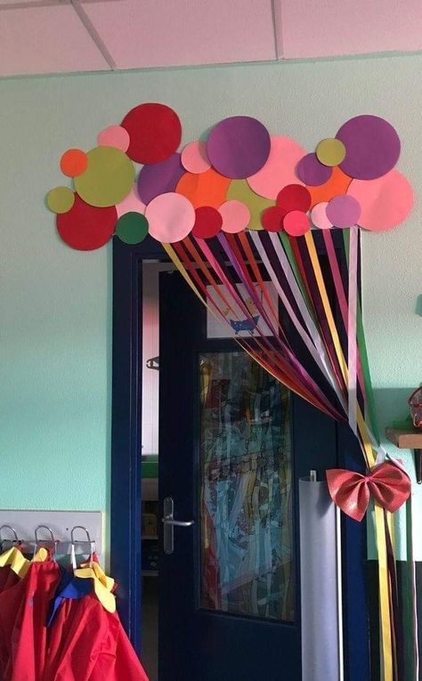 School Board Decoration, Door Decorations Classroom, Board Decoration, Class Decoration, School Decorations, Diy Home Crafts, School Crafts, Balloon Decorations, Paper Crafts Diy