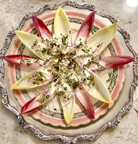 Endive Canapés Canapes Aesthetic, Endive Appetizers, Spreadable Cheese, Open Table, Mini Appetizers, Boursin Cheese, Free Friends, Small Bites, How To Make Cheese