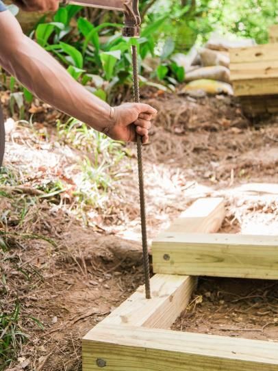 How to Build Outdoor Wood Steps | HGTV Landscape Stairs, Landscape Steps, Jardim Diy, Patio Steps, Gravel Patio, Sloped Backyard, Garden Stairs, Exterior Stairs, Wood Steps