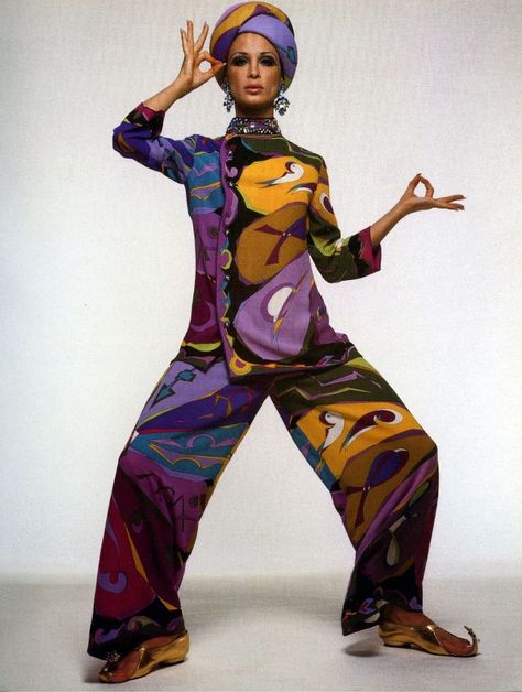 Fabulous Photos of Classic Beauties in Pucci Designs From the 1960s ~ vintage everyday Pucci Vintage, Lady Godiva, Pucci Print, Lauren Hutton, Fashion 1960s, Sixties Fashion, Mod Fashion, 1960s Fashion, Italian Fashion Designers